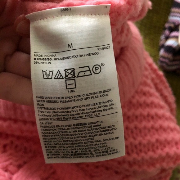 Banana Republic pink wool blend sweater - Picture 7 of 7